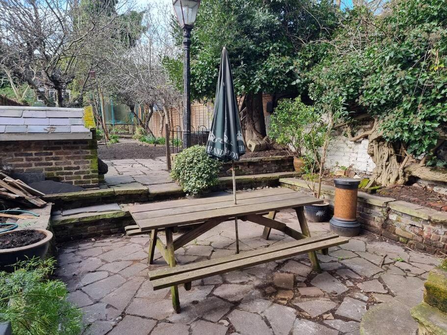 Ferienwohnung Entire Ground Floor Flat, Free Off-Street Parking And Large Garden London Exterior foto